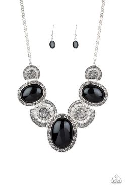 New necklace with earrings color black