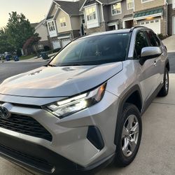 2022 Toyota RAV4 Hybrid XLE – 1-Owner, Clean CARFAX, AWD, Silver