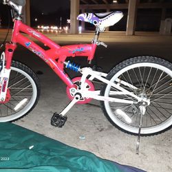 Girls Bike Rides Good Just Trying To Sell It For A Decent Price 