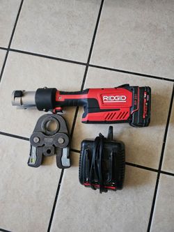 RIDGID RP 351 Press Tool with Jaw and Charger