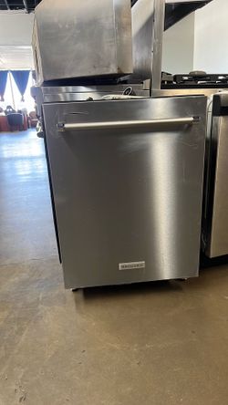 KITCHEN AID STAINLESS STEEL DISHWASHER WITH THIRD RACK
