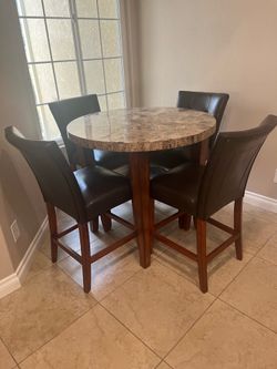 Dining Room Table w/ 4 Chairs