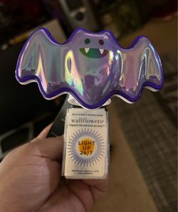BAT WALLFLOWERS PLUG-IN