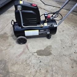 Husky
8 Gal. 150 PSI Portable Electric Oil-Free Horizontal Hotdog Air Compressor with Rubber Wheels and 1-Quick Coupler