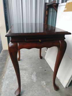 Queen Ann end table