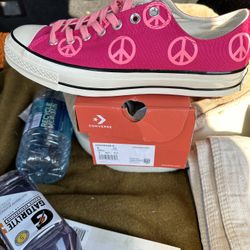 New In Box Converse Women’s Size 11 