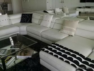 Modani Bergamo Extended Sectional Soft Leather Sofa For Sale In Miami Beach Fl Offerup