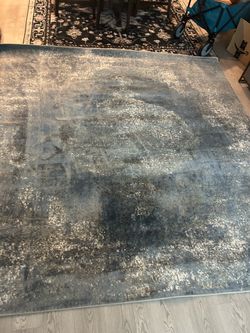 8’ square rug