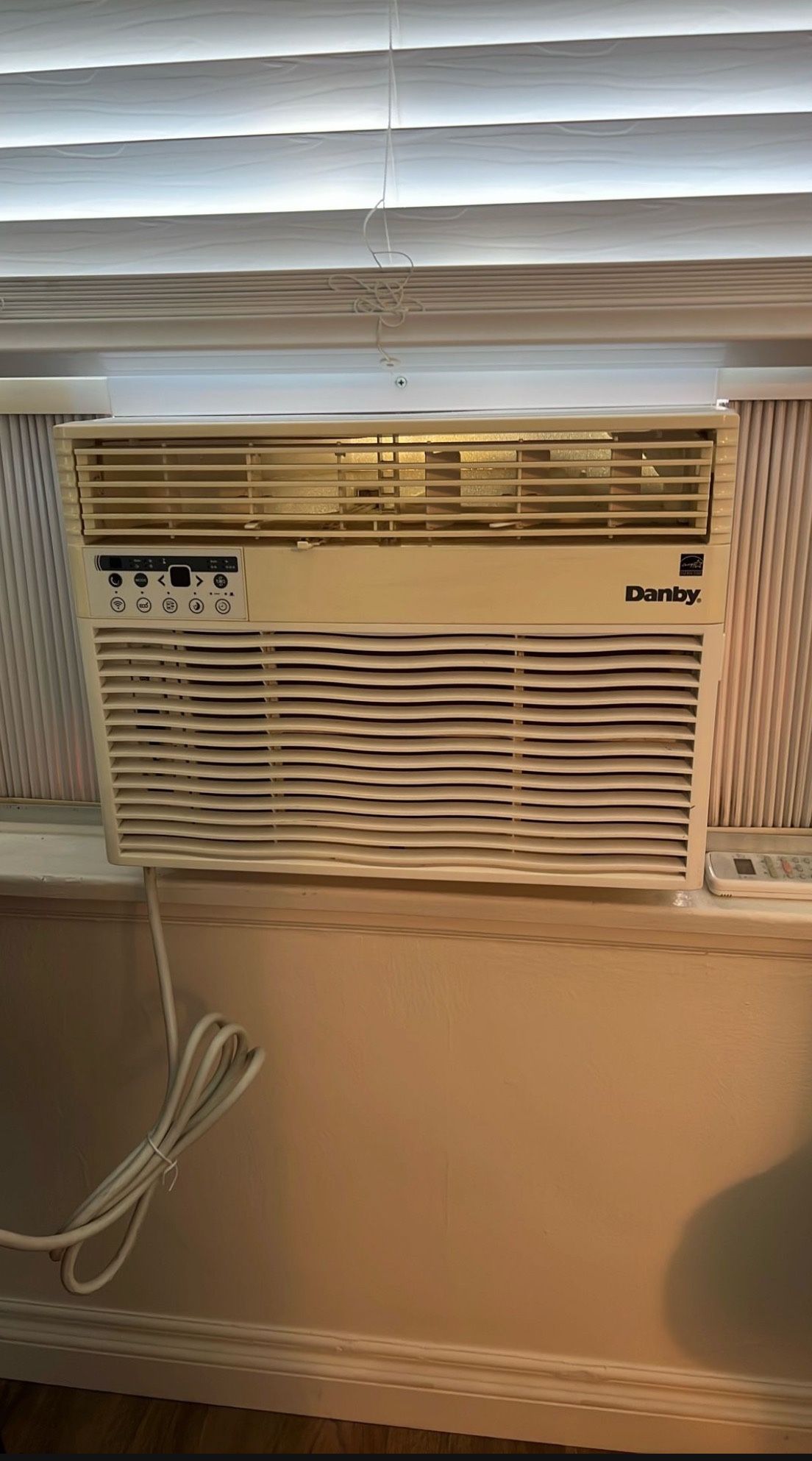 Air Conditioner 12000 BTU w/remote danby