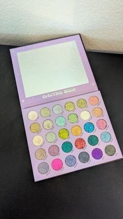 Kara Beauty eyeshadow palette