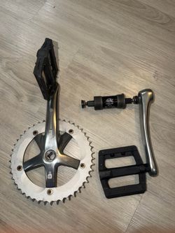 Leader silver crank set with bottom bracket and pedals fixie parts