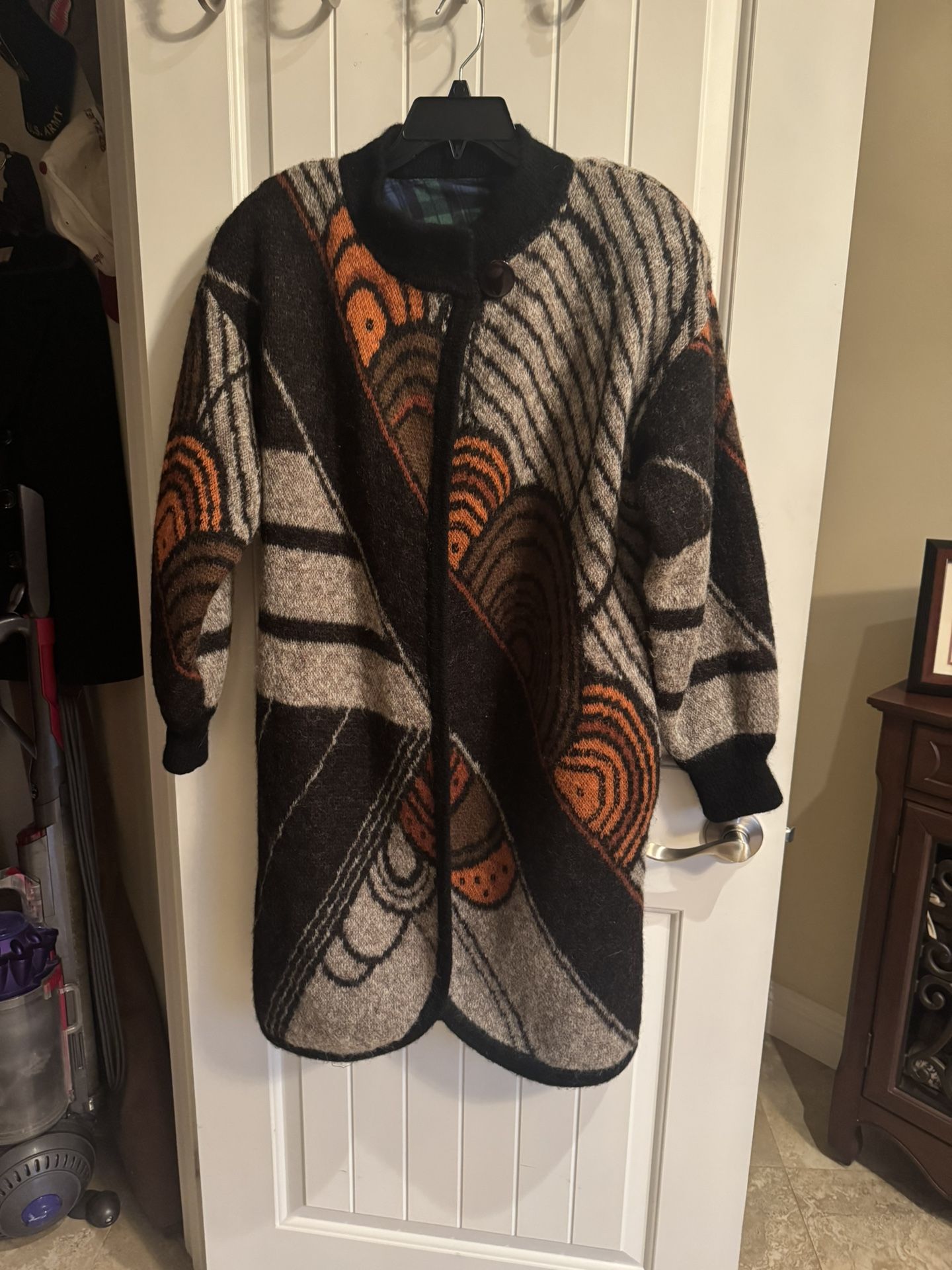 Súper Comfortable Thick Ladies Cardigan - Size M