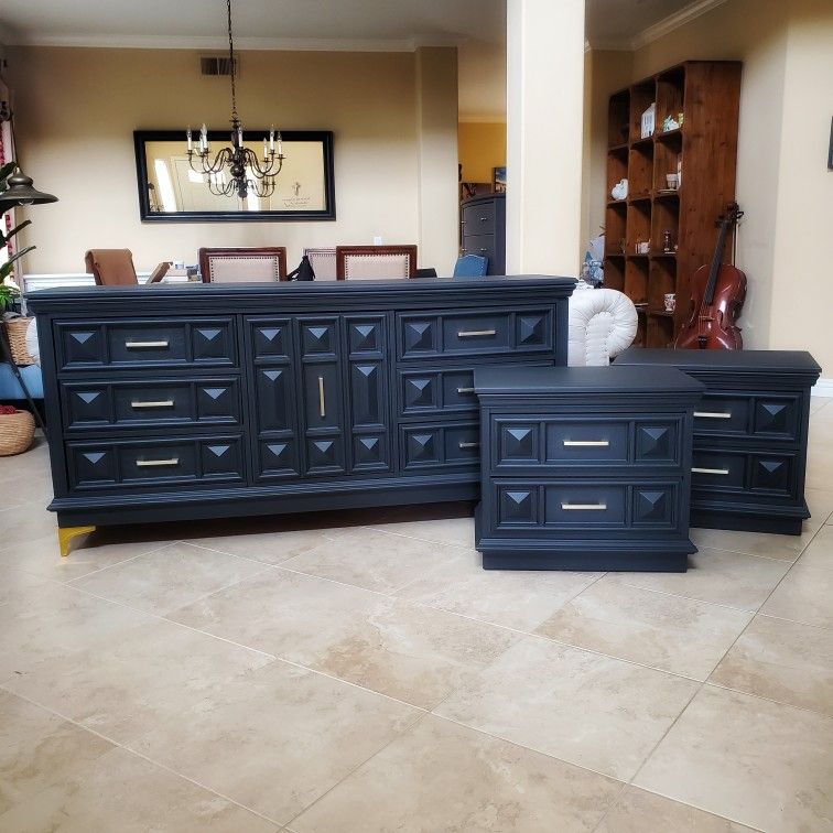 Levitz Furniture Bedroom Set, Dresser And Two Nightstands