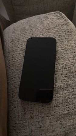Broken screen but working IPhone 13