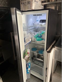 General Electric white freezer frig 5 feed