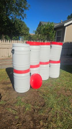 Barriles Barrel Dog Food Container Linpios De Quimico Para guardar cualquier cosa 🌹$22 Each Super Offerta Ontario ca