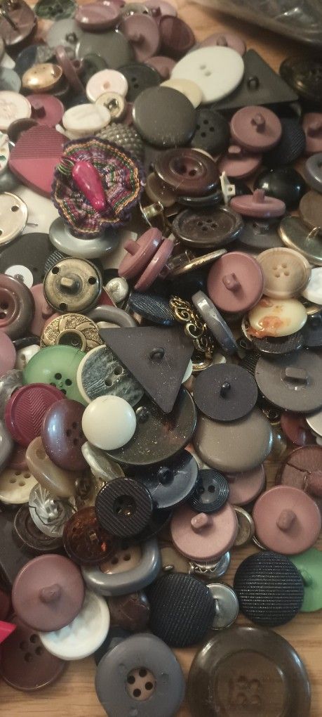 Over 2lbs Of Vintage Buttons