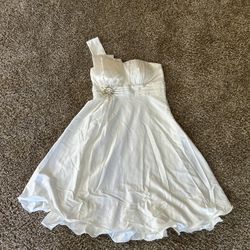 Gorgeous white off the shoulder dress size 4 