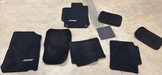 Never used 2012 Camry oem floor mats