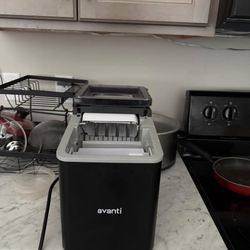 Avanti Ice machine 