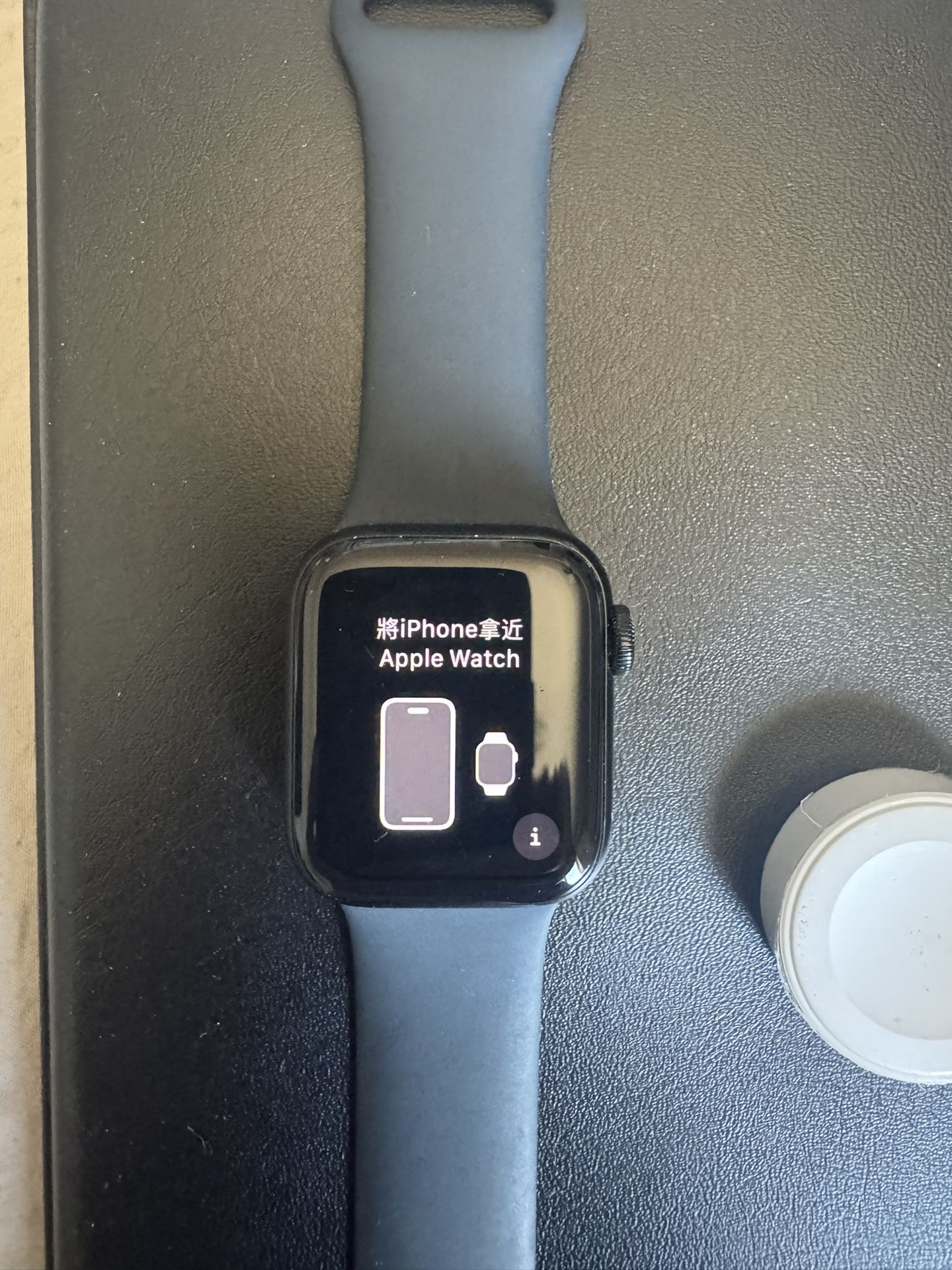 40mm Apple Watch SE with Charge Cable Asking $100