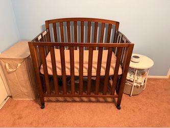 DaVinci Dylan Folding Portable 3-in-1 Mini Crib and Twin Bed and The Mini Newton Mattress