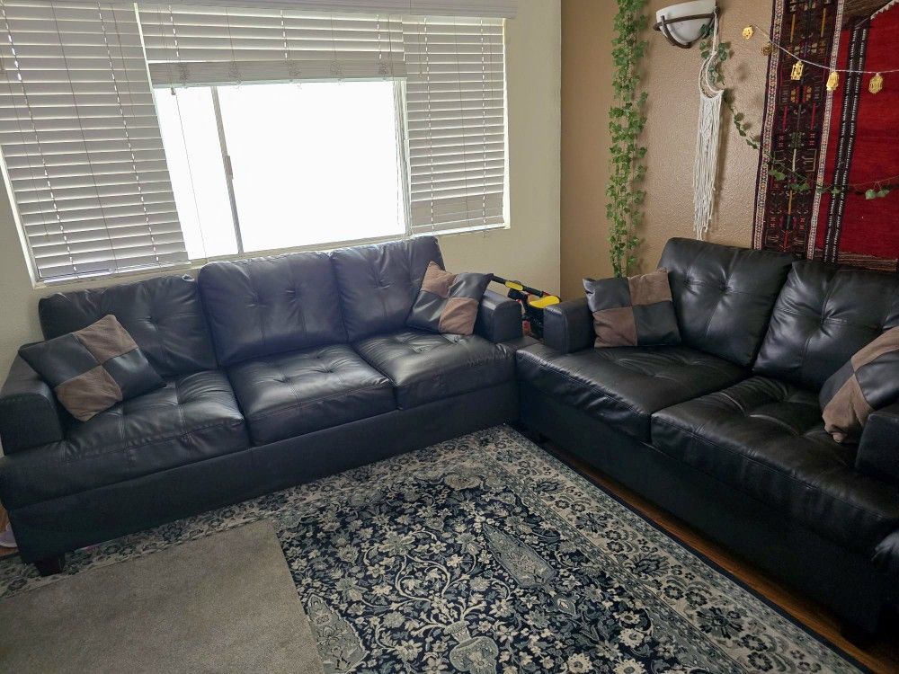🛋️ Black Couches for Sale – Great Condition! 🛋️