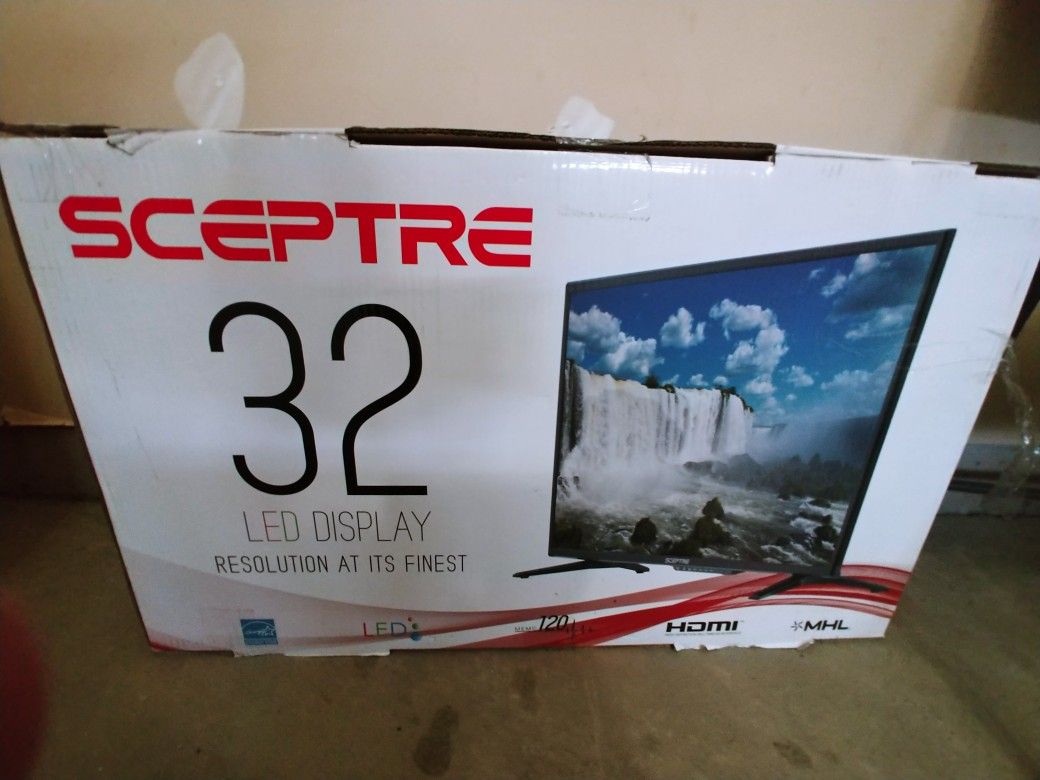32 " Sceptre Led TV Model E32 Sceptre. Good and Clean Condition, comes with the Box and All Accessories