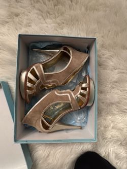 Guess Heels Size 9 