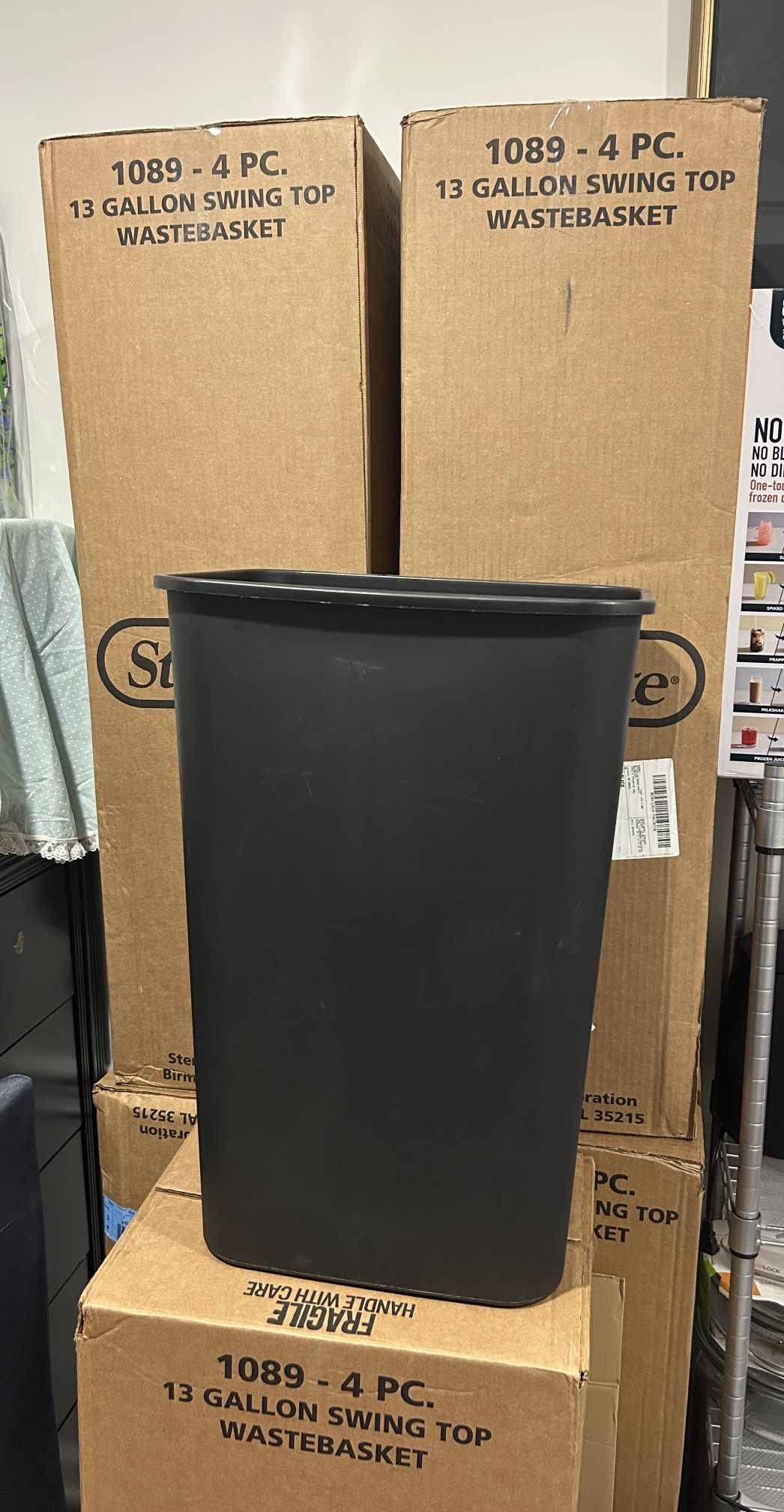 Brand New Trash Cans 13 Gal 20 Peice $250