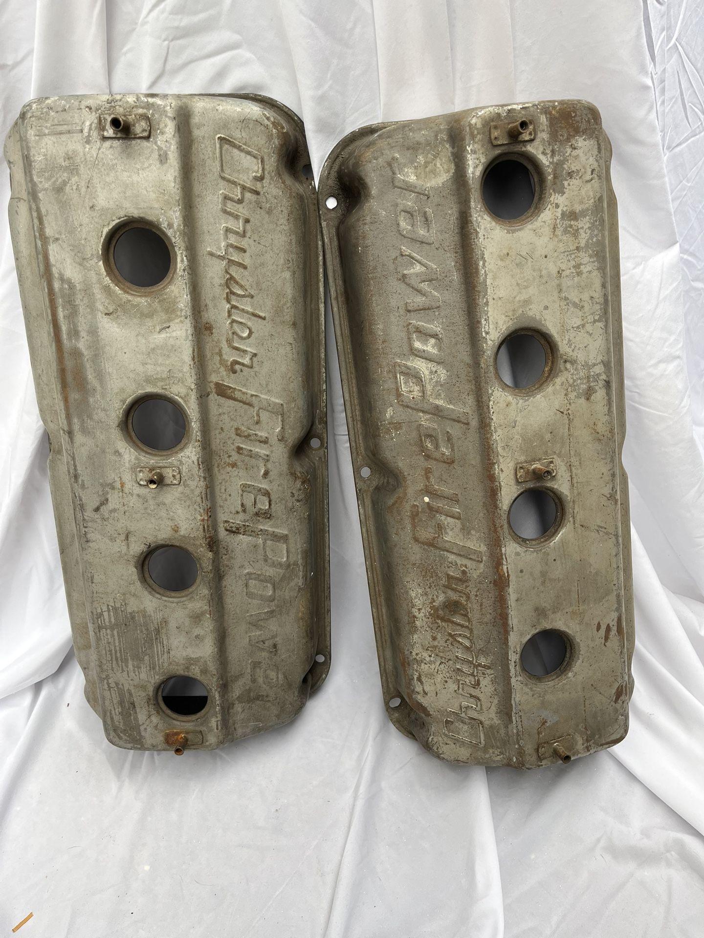 Chrysler "FirePower" Hemi engine valve covers