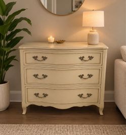 VINTAGE THREE DRAWER DRESSER