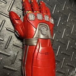 Disney Park Avengers Iron Man Infinity Gauntlet