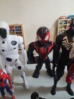 Lot of 27 action figures f