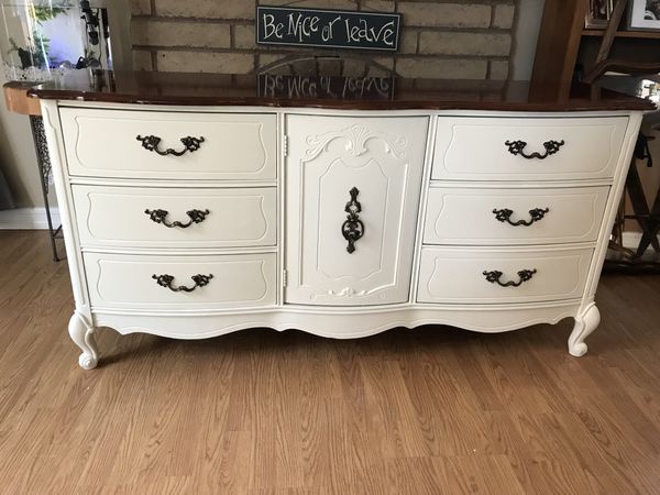 Vintage Basset French Provincial 9 Drawer Dresser With Mirror For