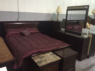 Queen size bedroom group