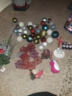 Lot's of cute Christmas Decor make offer 😍