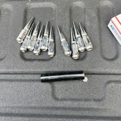 Spike Lug Nuts