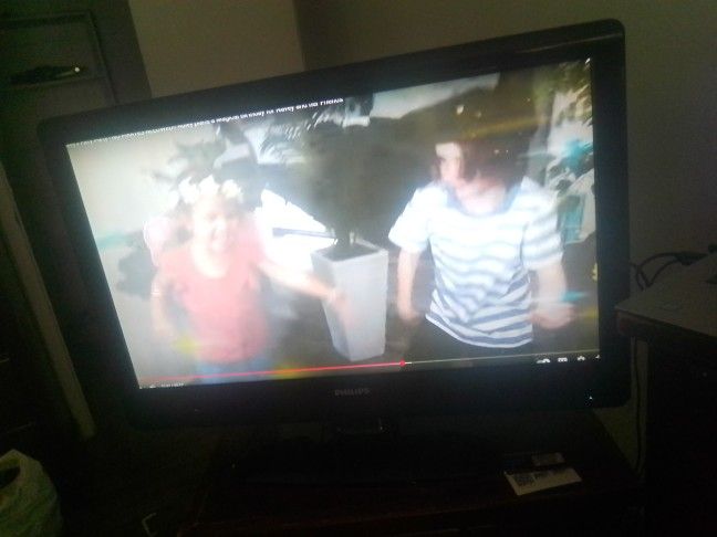 Phillips 32" With HDMI & Xumo Stream Box