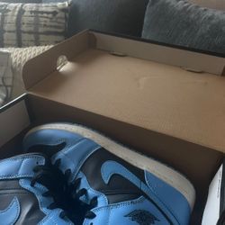 Jordan 1 Mid University Blue Black