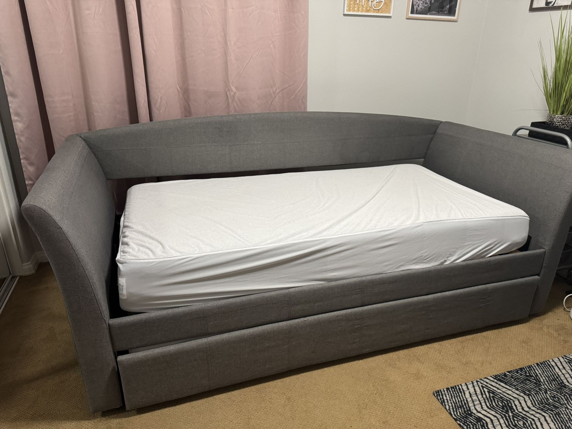 Twin Daybed with Twin Trundle (2 Twin Beds!)