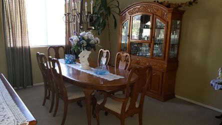 Comedor De 6 Sillas, y China Cabinet
