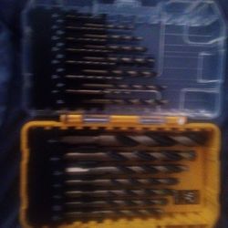 DeWalt 23 PC HD Drill set 