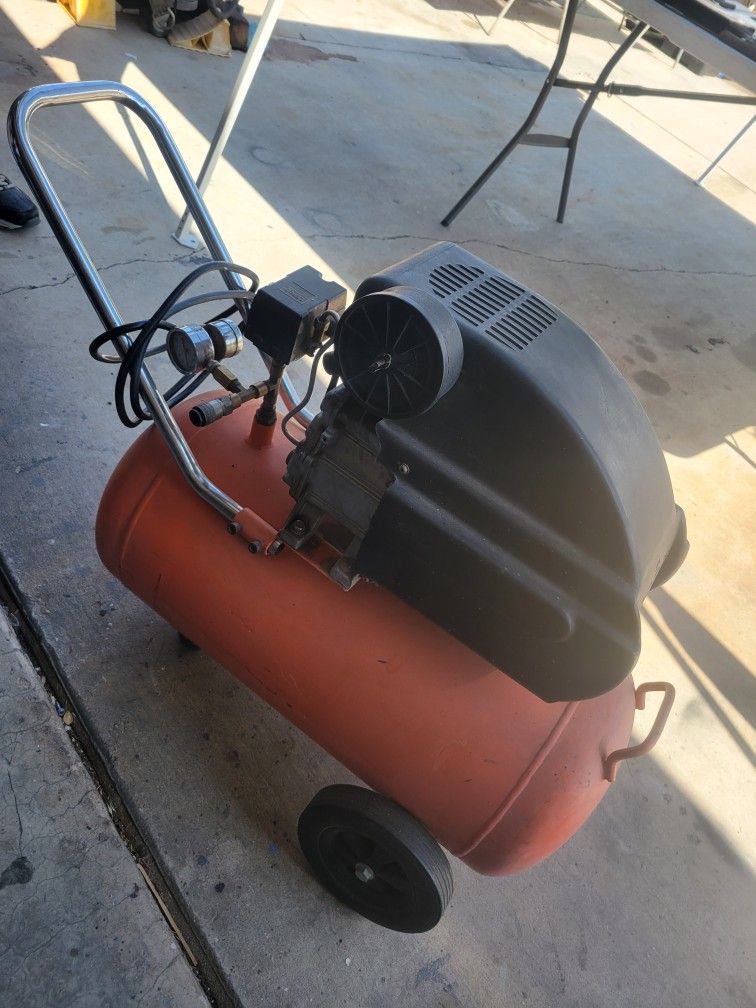 Air Compressor & 25ft Hose