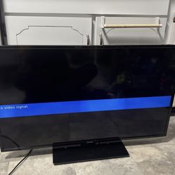 40” tv works fine, has remote