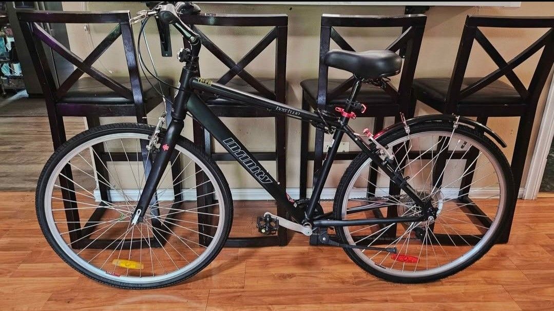 700cc Infinity 21sp Hybrid Touring Commuter Bicycle