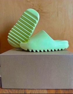 Adidas Yeezy Slide Glow Green HQ6447 Men's Size 4 Brand New