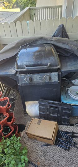 Working 2-Burner Propane Gas Grill + Propane Tank – $60 OBO
