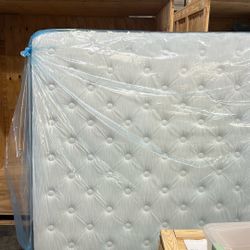 Beautyrest BR800 Plush King Mattress – 