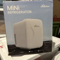 Mini Fridge Holds 6 Soda Cans